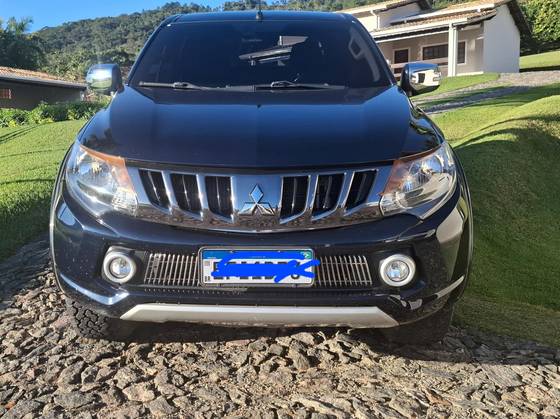 MITSUBISHI L200 TRITON 2.4 16V TURBO DIESEL SPORT HPE-S CD 4P 4X4 AUTOMÁTICO MITSUBISHI L200 TRITON 2.4 16V TURBO DIESEL SPORT HPE-S CD 4P 4X4 AUTOMÁTICO